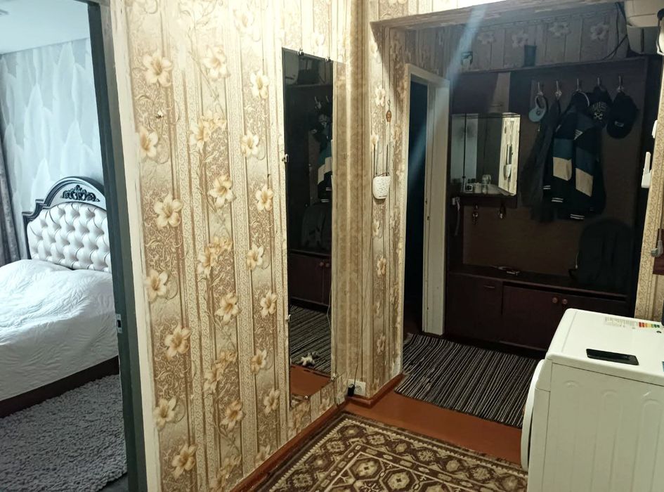 Продаётся своя 3-х комнатная квартира в районе Дворца химиков.