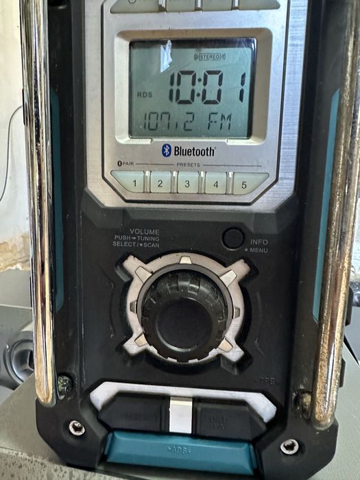 Radio de santier Makita cu bluetooth