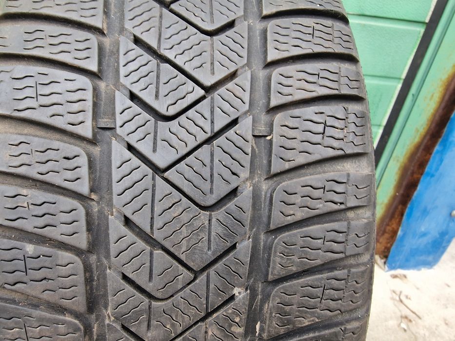 Anvelopă 235/45R18 marca Pirelli, M+S,DOT 2022