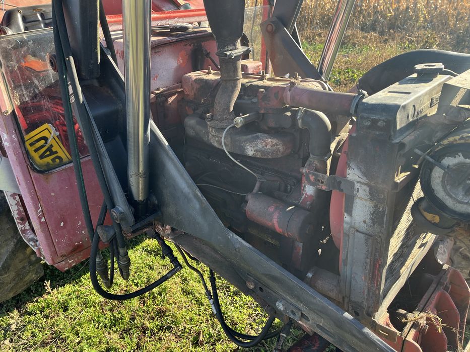 Vand tractor international 834 cu incarcator frontal