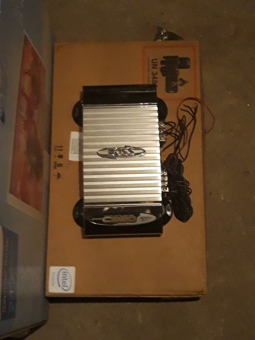 Subufer și statie auto