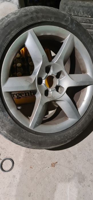 Vând jante R17 cu cauciucuri