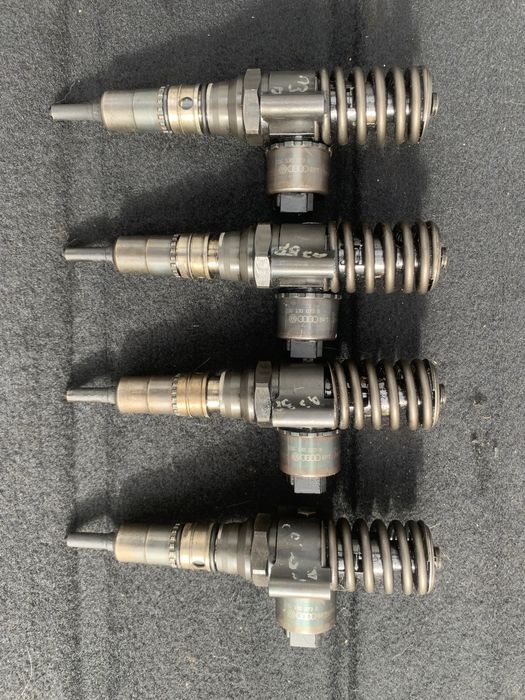 Injector Audi A6 C6 A3 VW Touran Passat B6 Golf 5 2.0 TDI 03G130073B