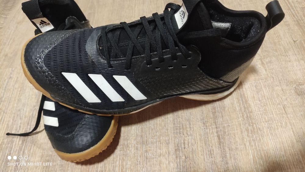 маратонки на Adidas