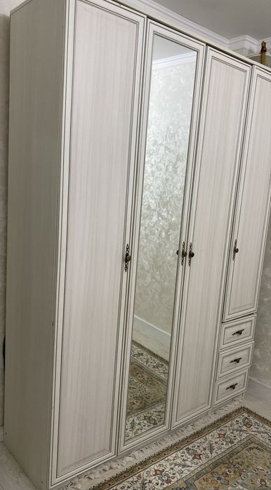 Шкаф для одежды в отличном состояние