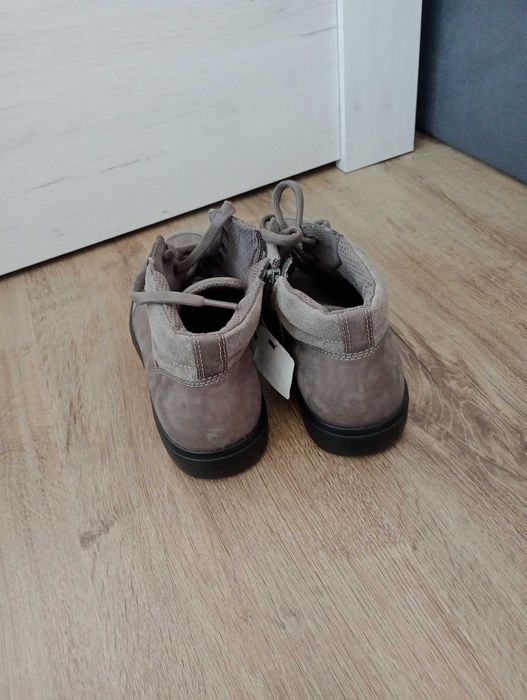 Vând ghete bărbătești!