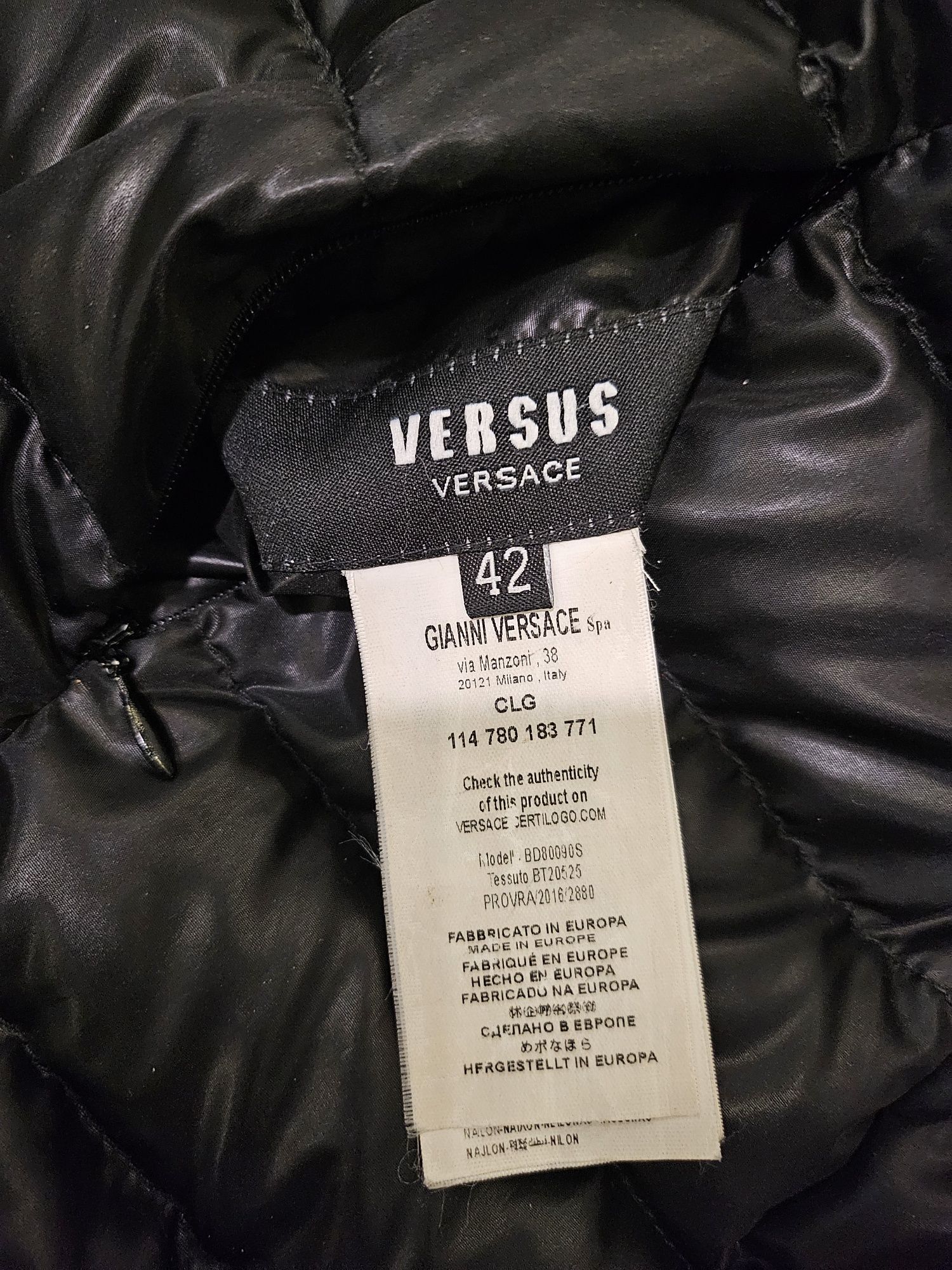 Цена 80 лева Двулицево яке Versace Versus
