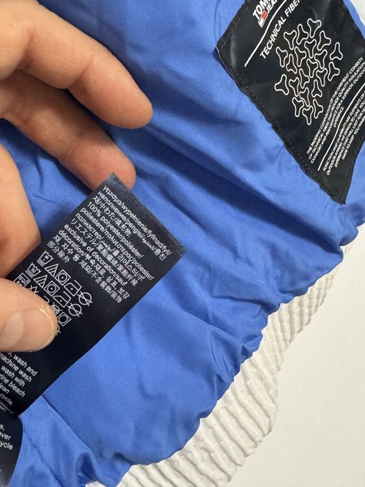 Geaca Tommy Hilfiger barbati Marimea L nouă cu etichetă