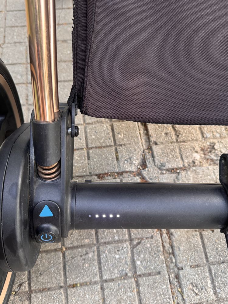 Количка Cybex e-Priam + зимно чувалче