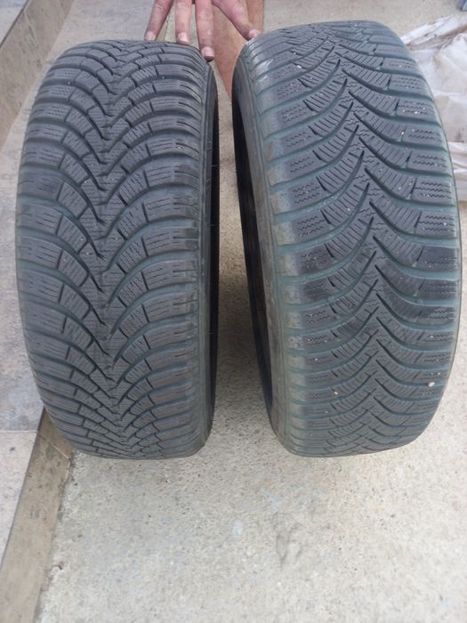 Vând cauciucuri de iarnă R15.