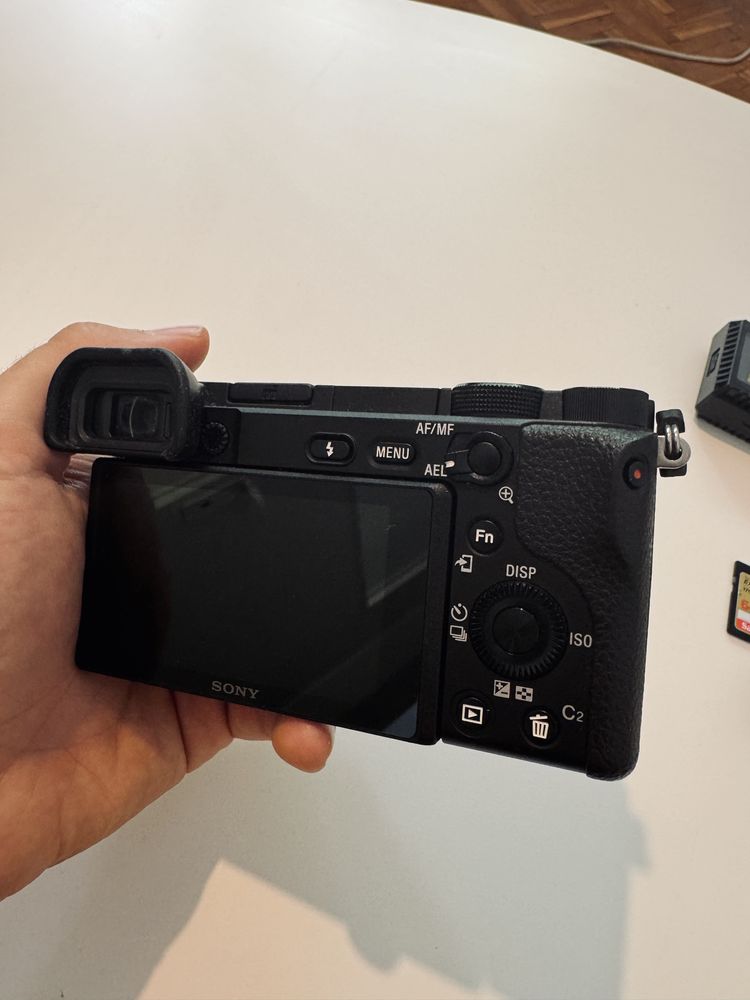Камера Sony a6400 + батерии + зарядно + карта памет