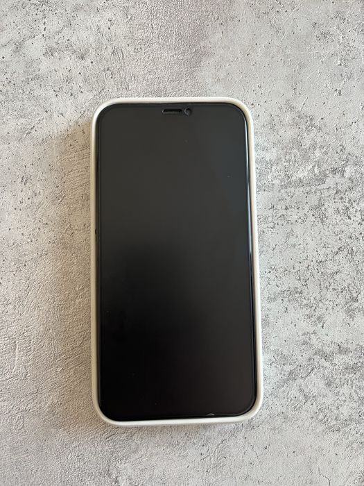 продается Айфон XR в хорошем состояние