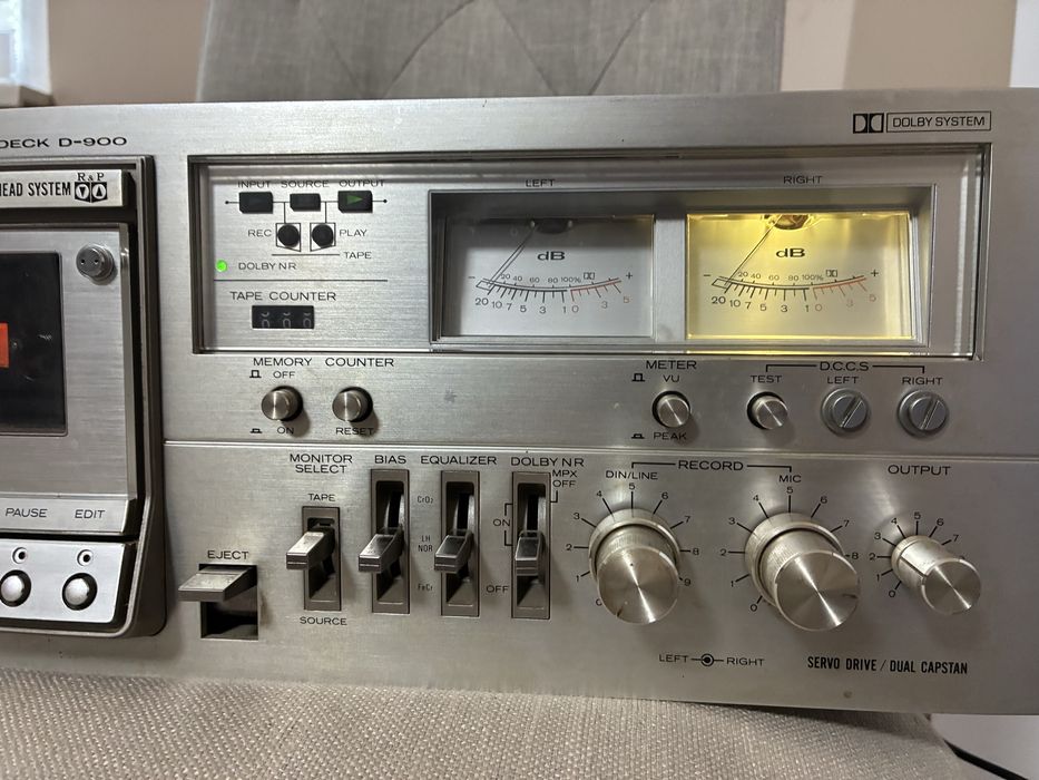 Дек Hitachi D900