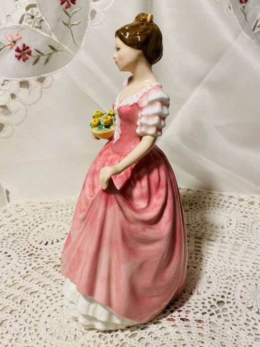 порцеланова статуетка