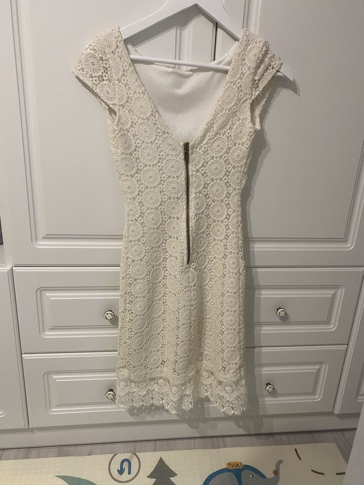 Rochie alba bby din dantela cu spate in V