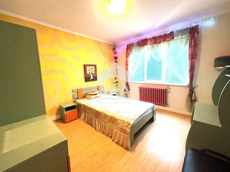 Продава се Тристаен апартамент в Варна, Левски - 90 кв.м за 1989 €/кв.м - Снимка #3