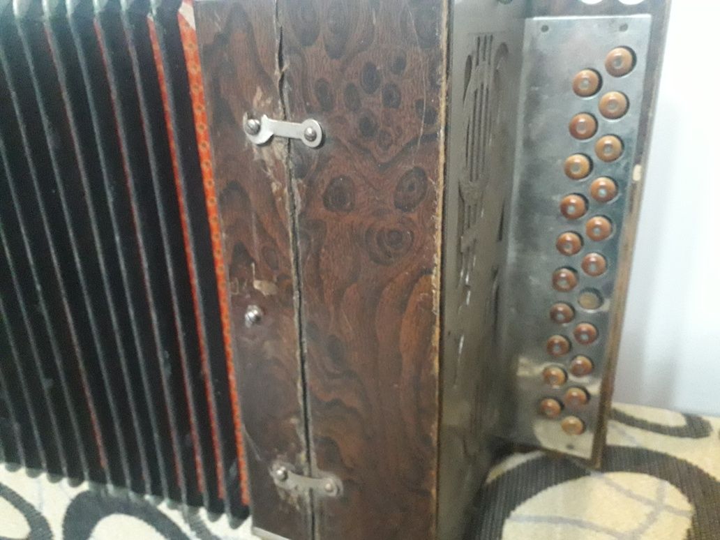 Armonică foarte veche