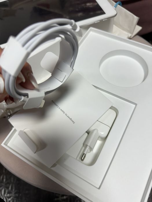 НАМАЛЕН Apple iPad 9.7in 6th G WiFi + Cellular (128GB, Silver)