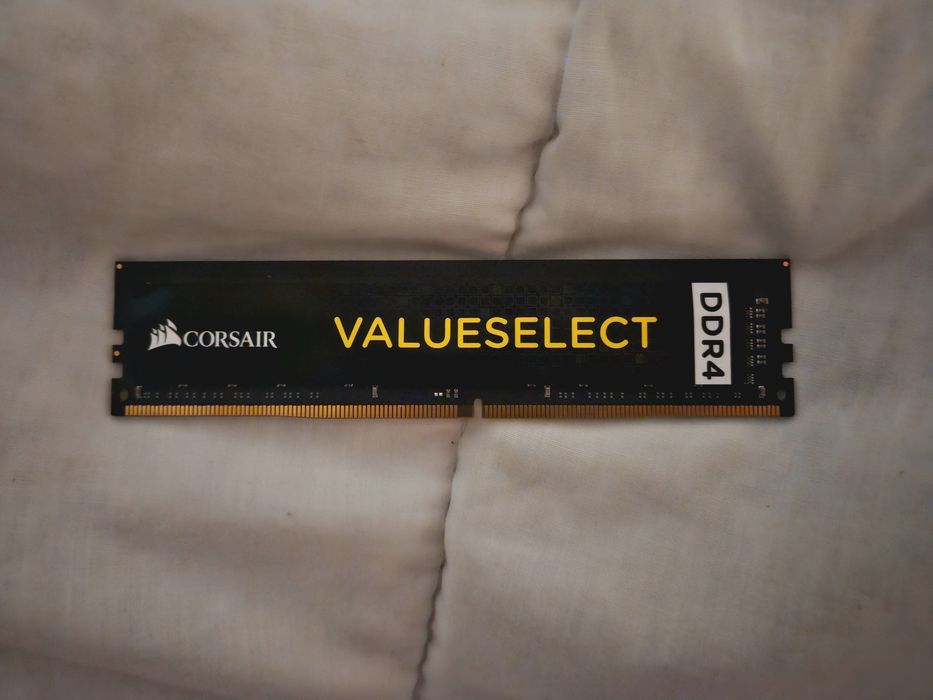 Corsair ValueSelect Memorie RAM 16gb DDR4, CL15, 2133mhz