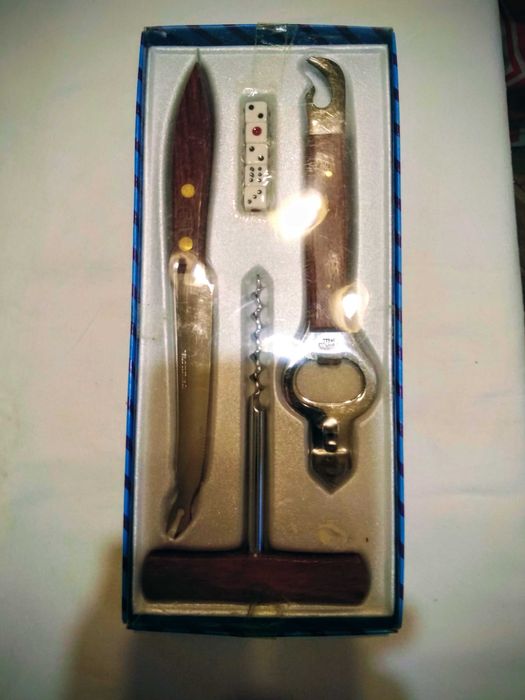 Продавам дребни джаджи за украса и дома