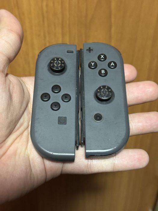 Controllere Joy-Con(stânga și dreapta)