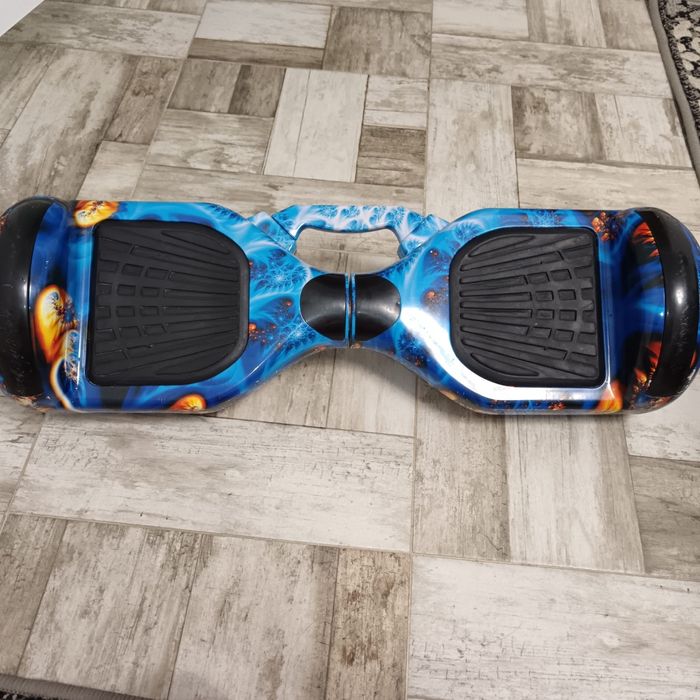 Vand HOVERBOARD  aproape nou sau la schimb cu trotineta electrica