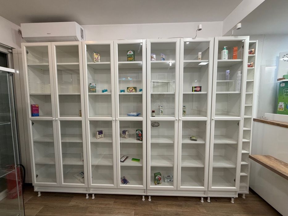 Dulapuri vitrina Ikea