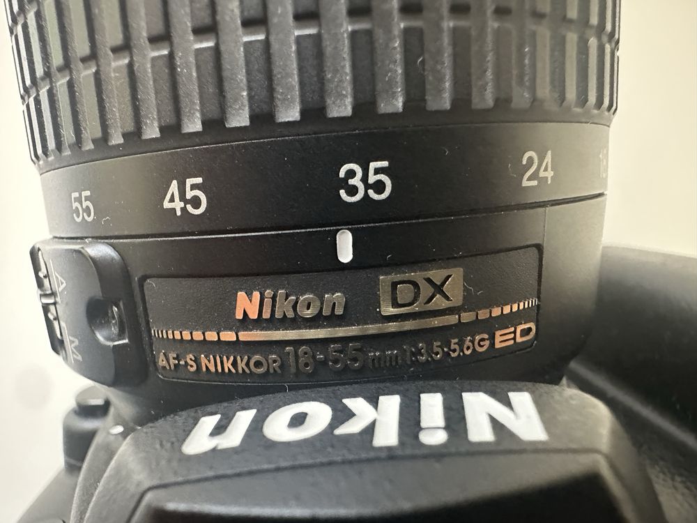 Nikon D50 със обектив и чанта