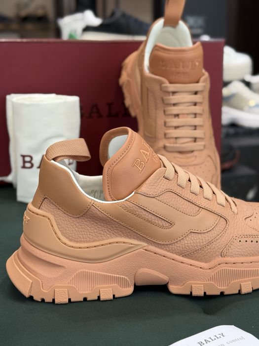 Луксозни дамски снкърси BALLY Holden