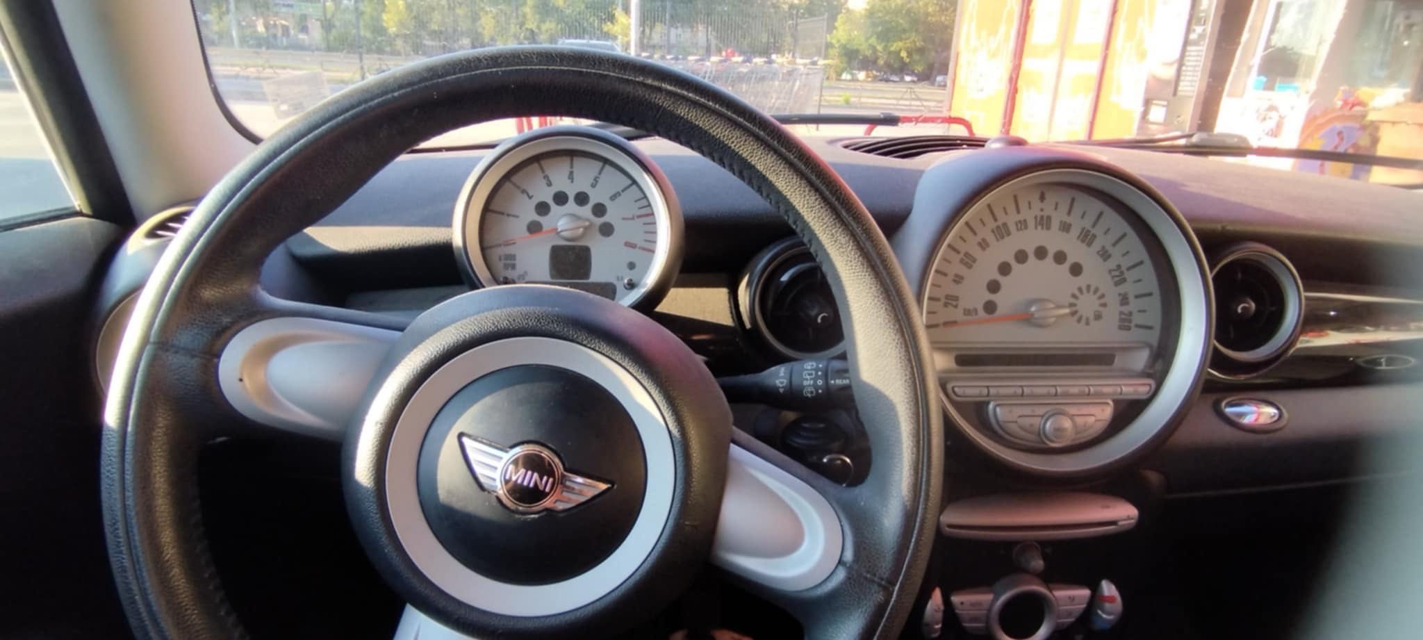 Автомобил Mini Cooper One