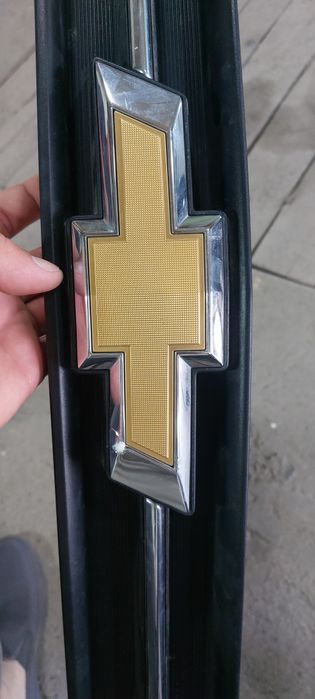 Облицовка Tracker 1 верхняя со значком