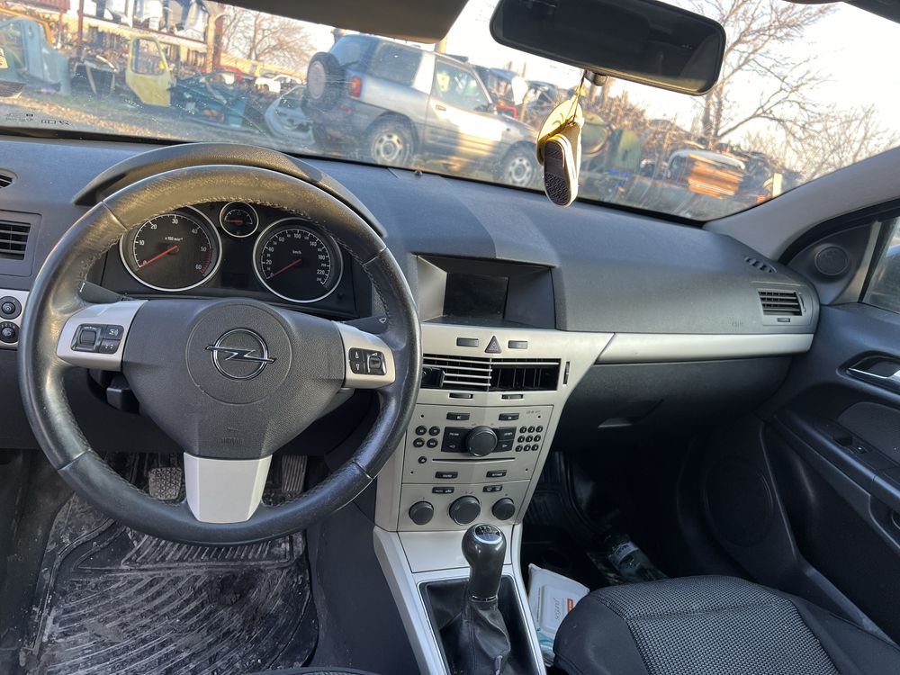 Opel Astra H (1.7dGTC) 2008г. на части