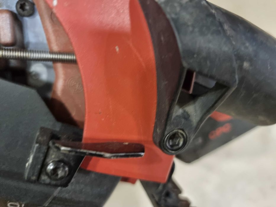 Акумулаторен ръчен циркуляр HiLTi