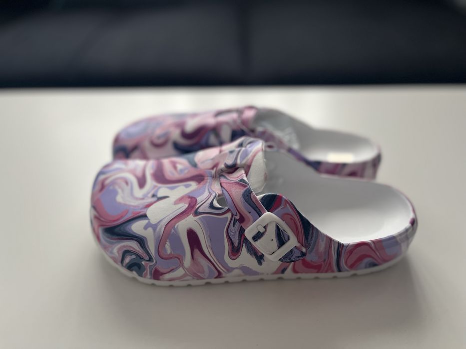 Vand papuci de clinica nr 40