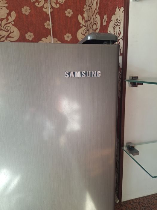 Продам 2х камерный холодильник Samsung