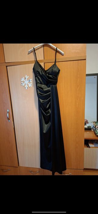 Vând rochie de seară, lunga cu trenă