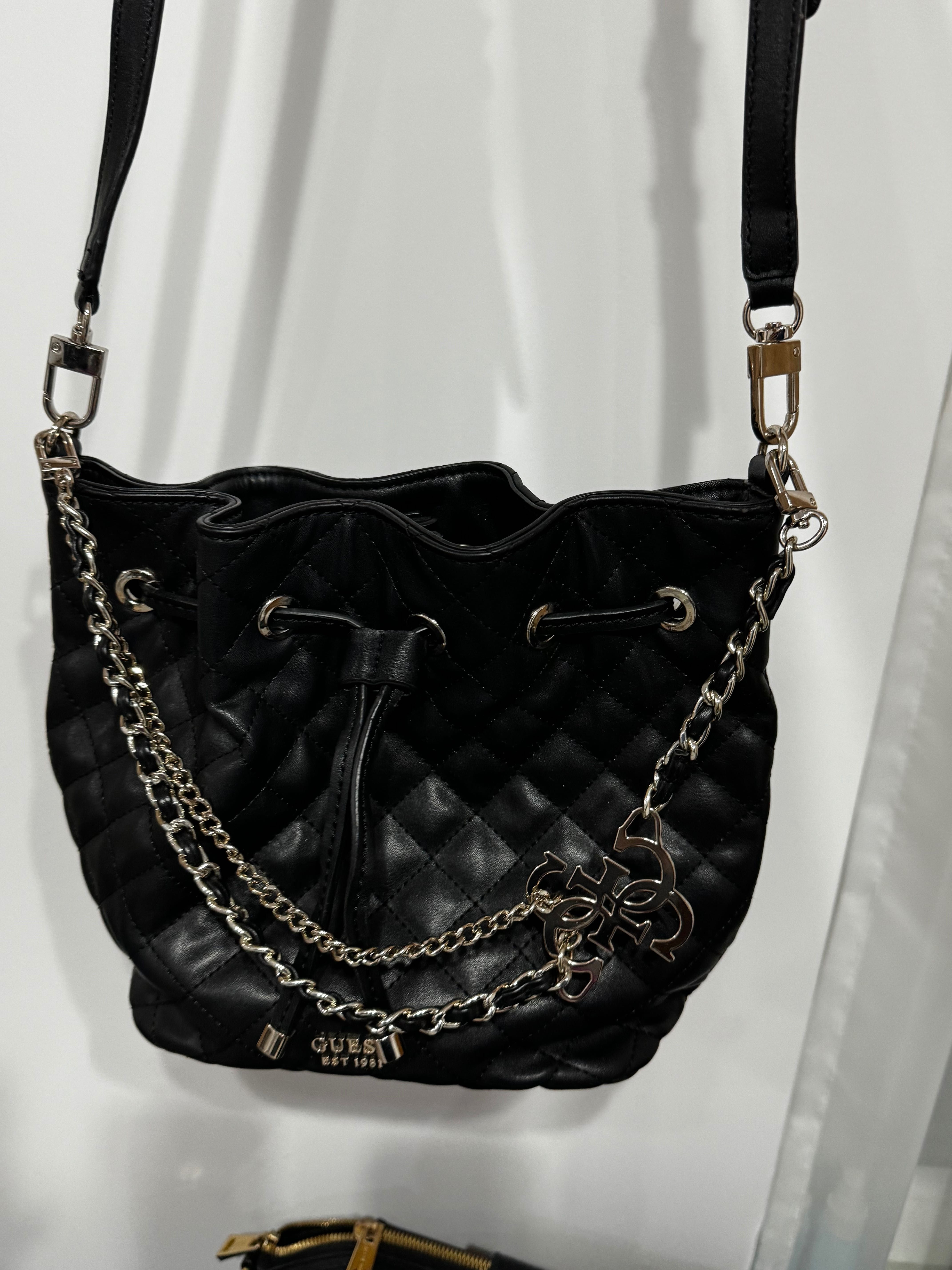 Дамски чанти Guess и др.