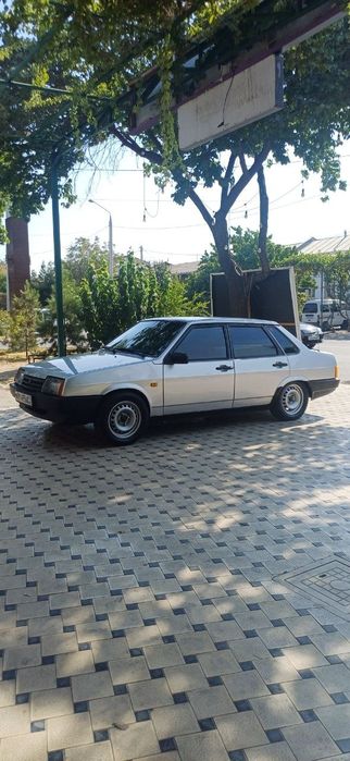 Продаётся лада девятка.