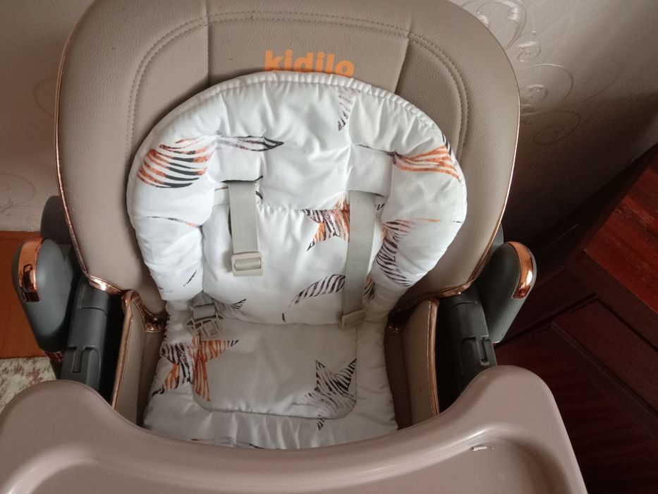 Продается детский столик до 3-х лет