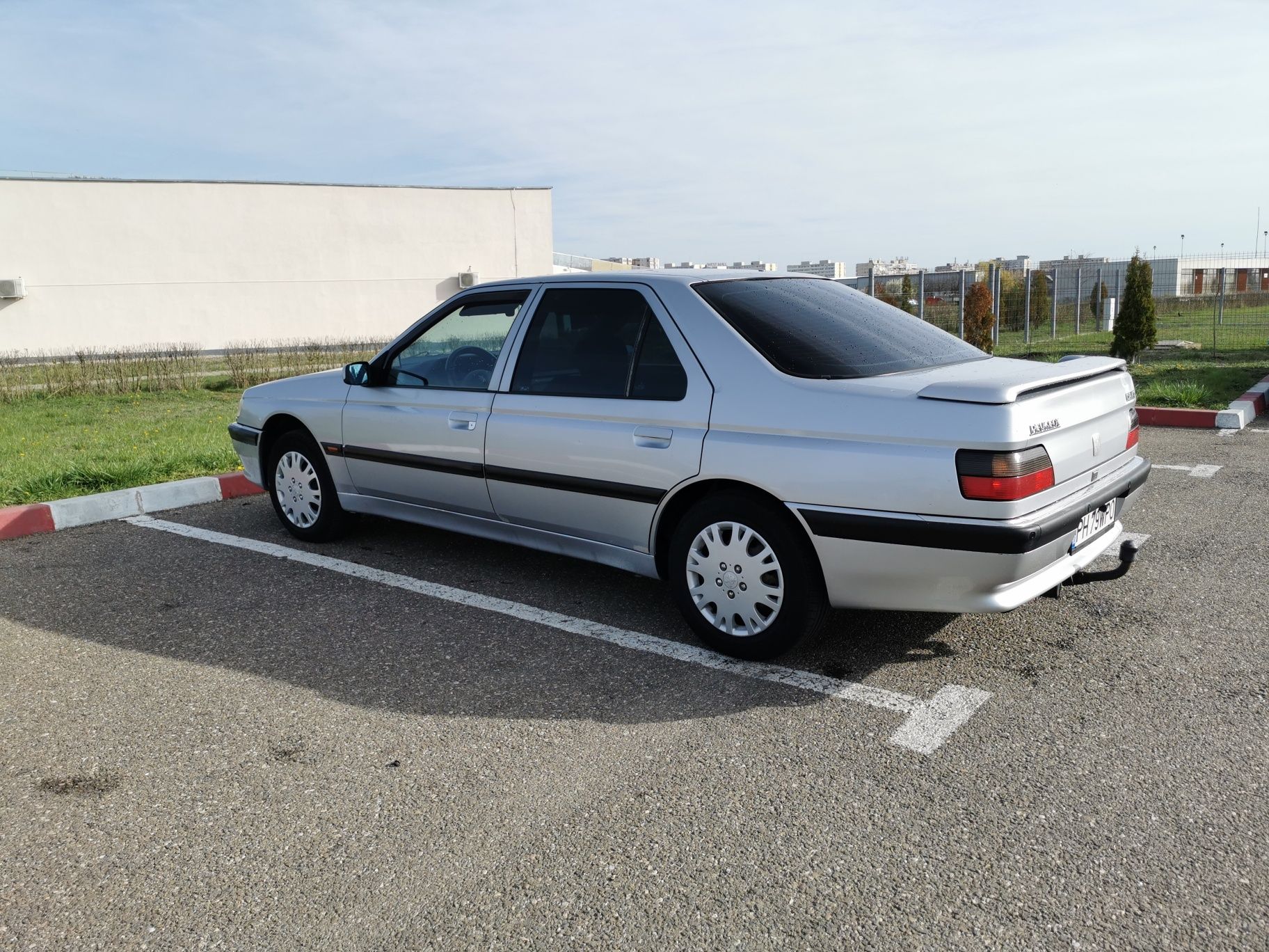 Vând Peugeot 605