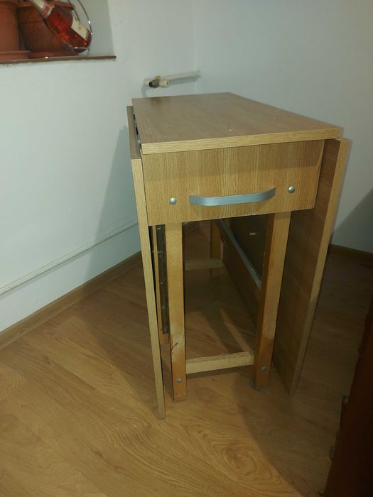 Vând masă extensibilă