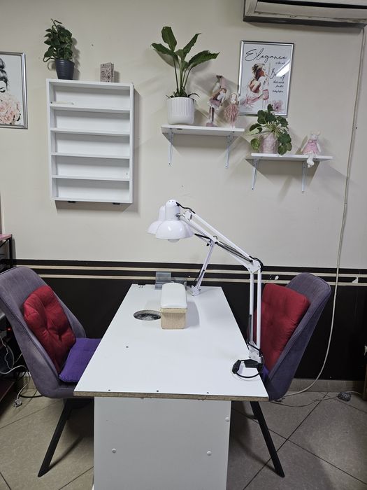 Сдаётся в аренду маникюрный стол и пед кресло на полный месяц за 50000