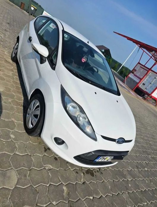 Ford Fiesta 1.6 2010 diesel in 2 usi