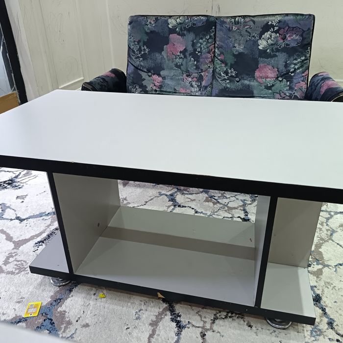 Sifatli ofis mebellari sotiladi hammasi 100$ga