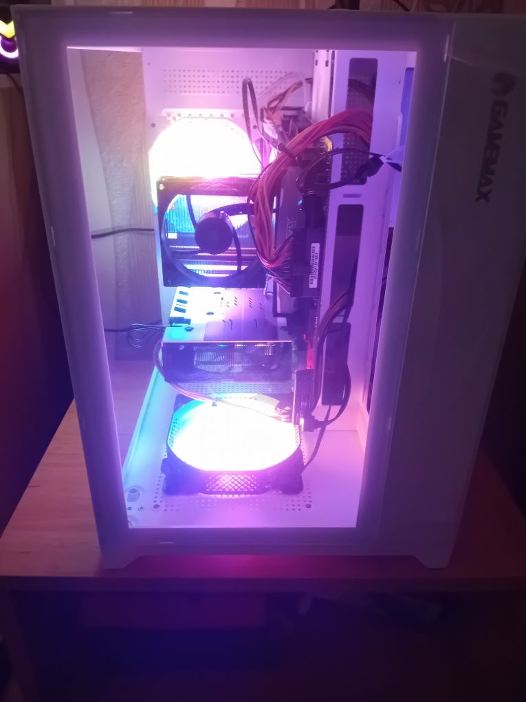 Геймърски бюджетен компмютър i3 9100 16gb rx570