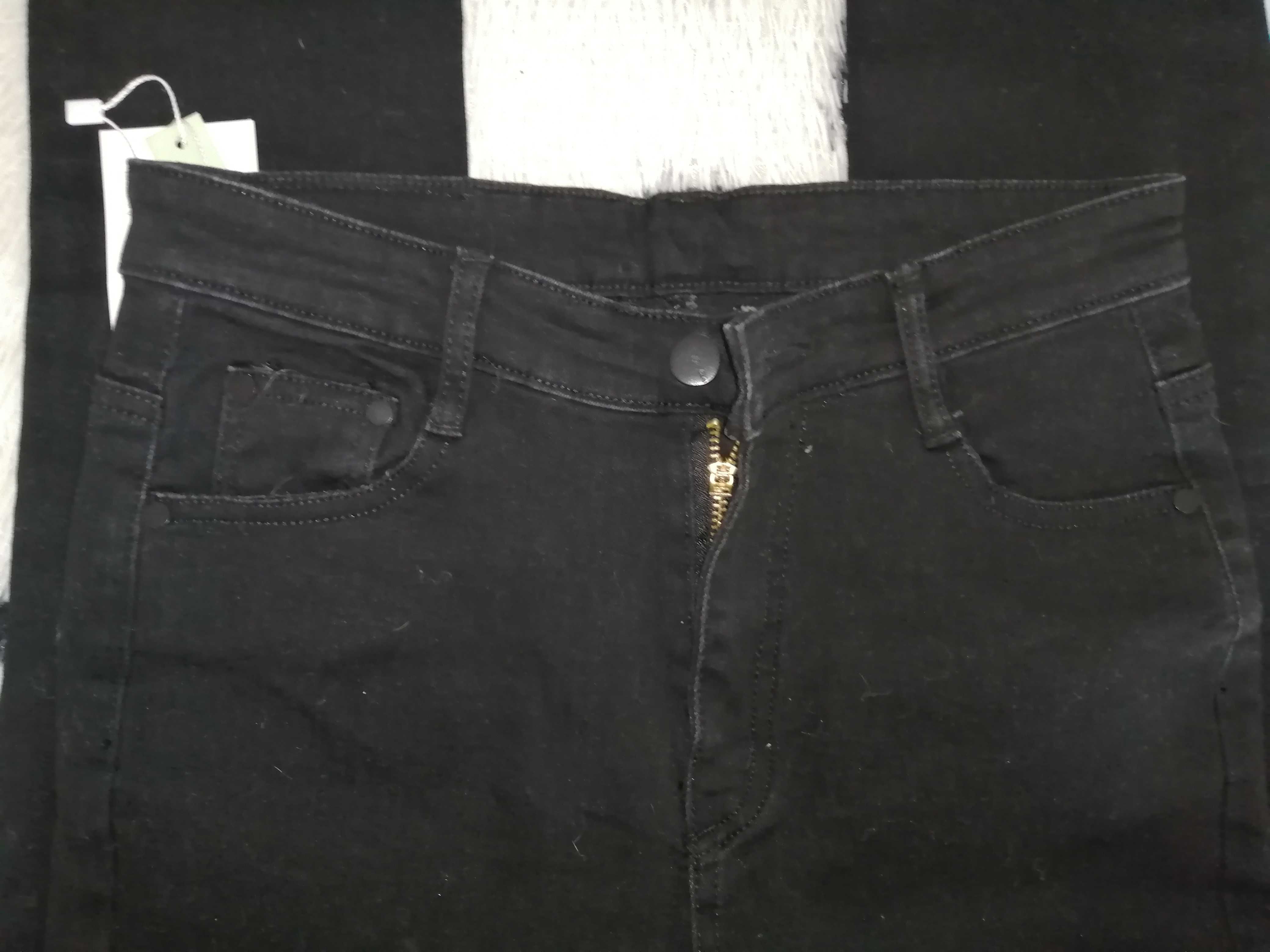 Продам джинсы-резинки НОВЫЕ «DENIM» чёрные размер 28 смотрите описание