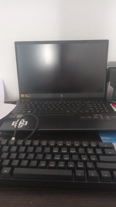 Laptop procesor Ryzen 7737 placa video Geforce nvidea rtx 3050