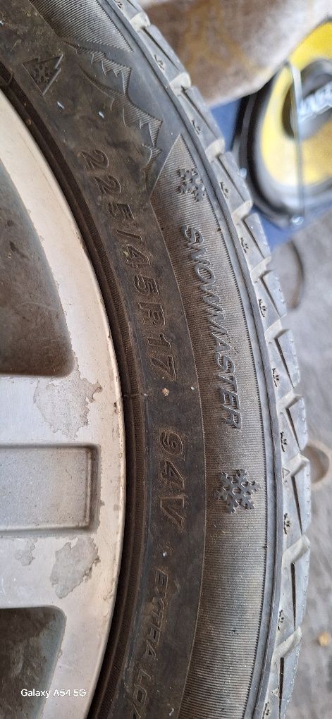 Продава се 4бр еднакви зимни 225/45/17
