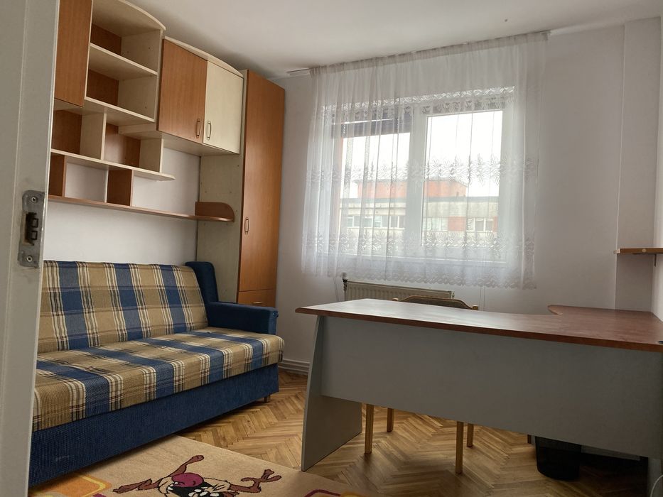 Apartament 3 camere semidecomandat cu parcare in Grigorescu