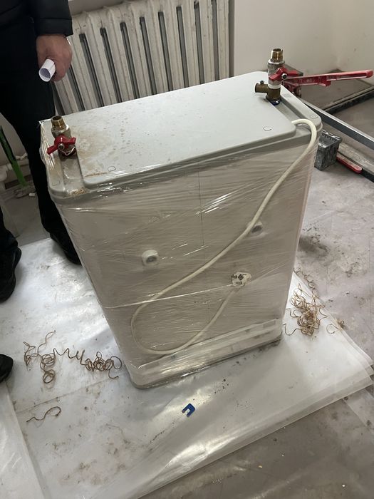 Продам водонагреватель на 50 литров Ariston